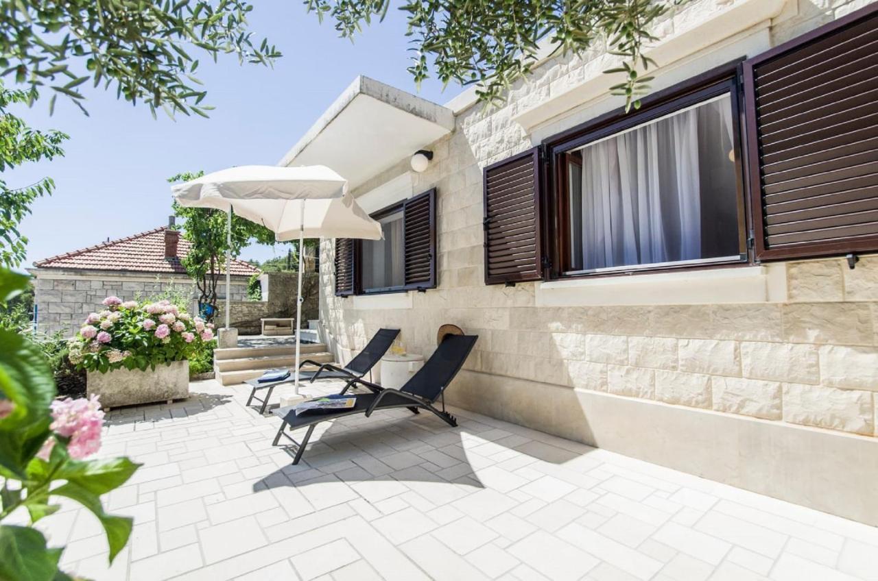 Holiday Home Villa Spilla Selca  Buitenkant foto