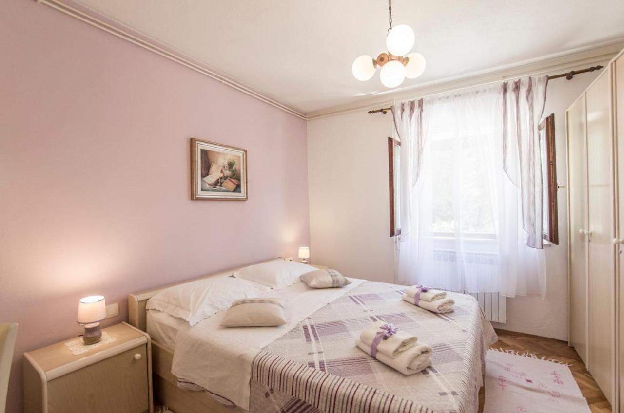 Holiday Home Villa Spilla Selca  Buitenkant foto