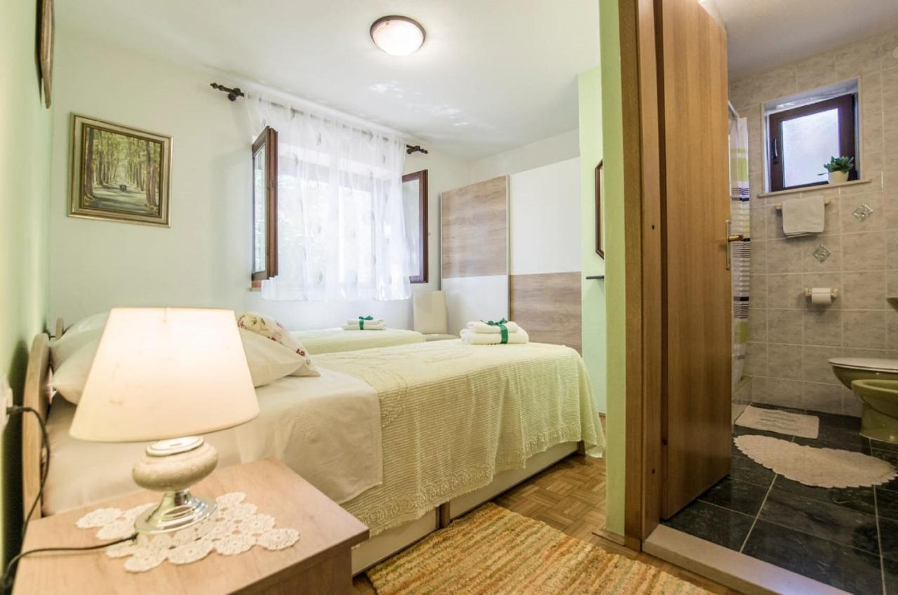 Holiday Home Villa Spilla Selca  Buitenkant foto