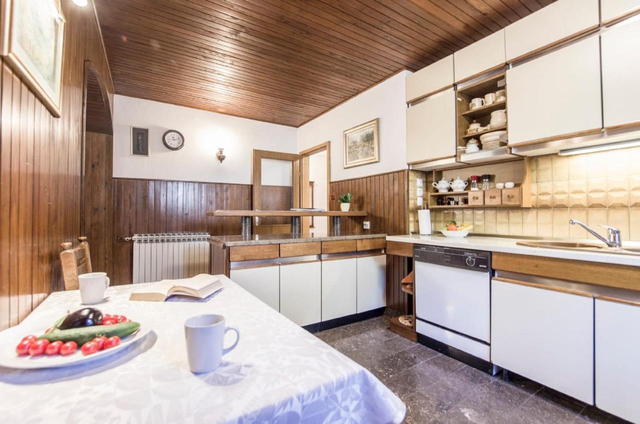 Holiday Home Villa Spilla Selca  Buitenkant foto